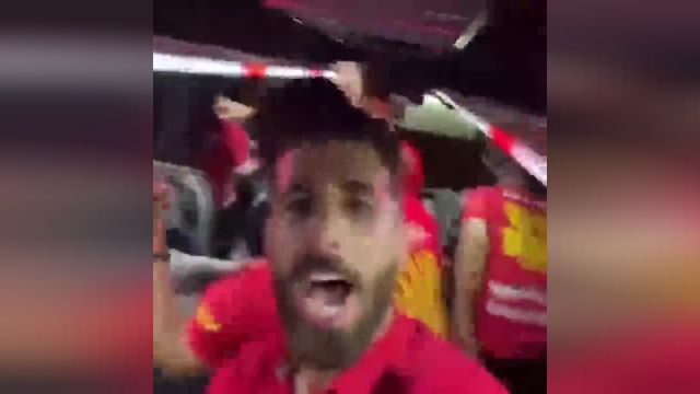 شادی بازیکنان پرسپولیس در اتوبوس بعد از قهرمانی | ویدیو