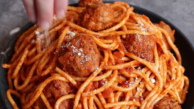 طرز تهیه ماکارونی (اسپاگتی) با گوشت قلقلی و سس مخصوص