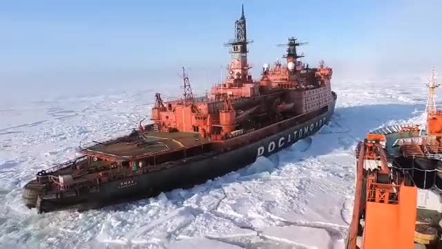 عبور عجیب بزرگترین کشتی یخ شکن جهان از اقیانوس