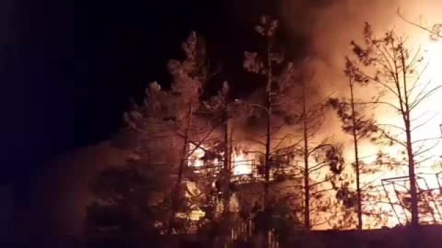 آتش سوزی یک واحد صنعتی در یزد به علت انفجار گاز مخزن آمونیاک
