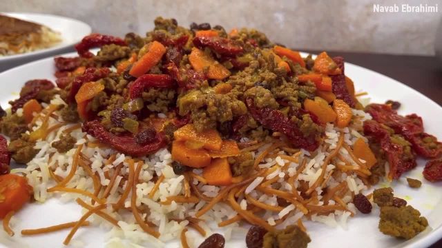 طرز تهیه رشته‌ پلو با گوشت چرخ کرده خوشمزه و مجلسی غذای اصیل ایرانی