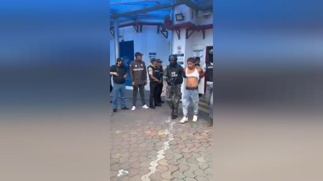 دستگیری مهاجمان مسلح در تلویزیون اکوادور: گزارش جذاب و هیجان‌انگیز