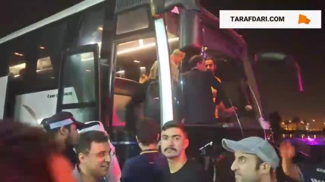 کاروان پرسپولیس در میان تشویق هواداران ورزشگاه را ترک کرد