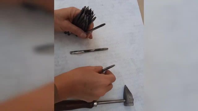 آموزش قلمزنی : راهنمایی کامل برای انواع قلم ها و ابزارهای اولیه