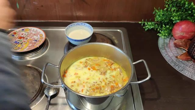 طرز پخت سوپ جو سفید خوشمزه و لعابدار به روش رستورانی