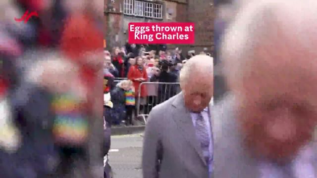 استقبال تخم مرغی مردم انگلیس از شاه چارلز سوم