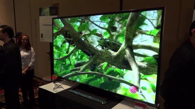 آنباکس و بررسی Behold LG's Gigantic 4K TV for $20,000 - CES 2013