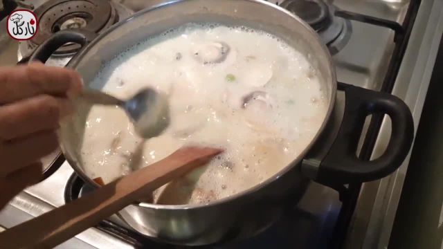 طرز پخت سوپ شیر خوشمزه و لعابدار با مرغ و قارچ به روش رستورانی