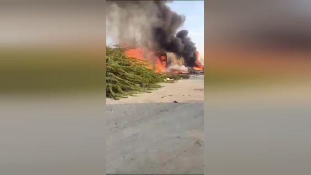 عکس‌های تخریب آتش‌سوزی در انبار مجتمع مسکونی کیش‌ایر را ببینید