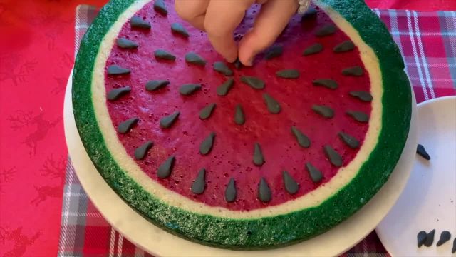 طرز تهیه کیک هندوانه بدون فر فوق العاده ساده و خوشمزه مخصوص شب یلدا