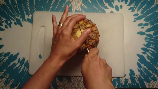 طرز پوست کردن آناناس برای پذیرایی از مهمان