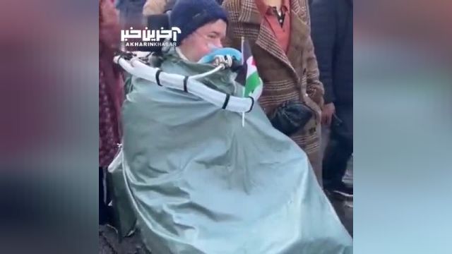 حضور یک شهروند انگلیسی با دستگاه تنفس در تظاهرات ضدصهیونیستی