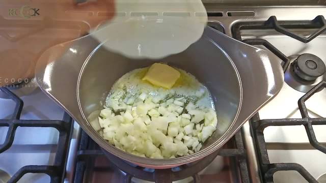 طرز تهیه سوپ خامه ای بروکلی مرحله به مرحله