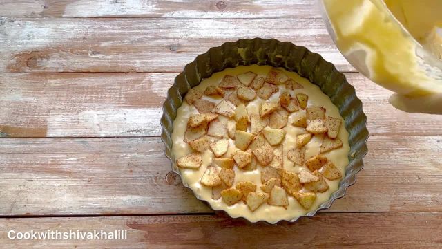 طرز تهیه کیک سیب دارچین با عطر و طعمی بی نظیر | خوشمزه ترین کیک میوه ای