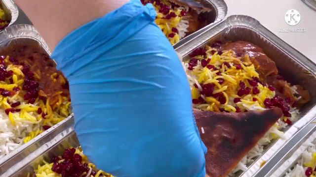 طرز تهیه زرشک پلو با مرغ نذری با سس مخصوص غذای خوشمزه و مجلسی ایرانی
