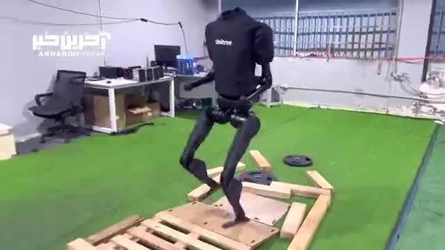 مقاومت قویترین ربات جهان در برابر ضربات شدید را تماشا کنید