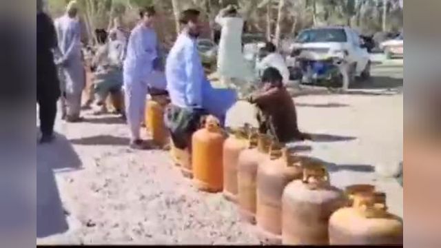 صف سیلندر گاز در سراوان سیستان و بلوچستان