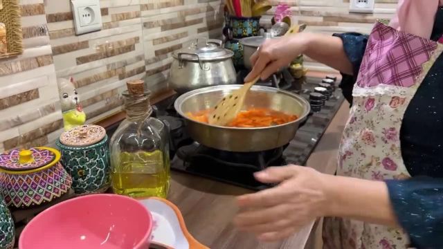 طرز تهیه خورشت هویج خوشمزه و جاافتاده با عطر و طعمی بی نظیر