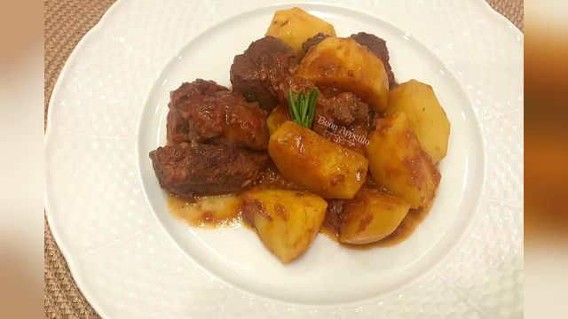 دستور پخت خورشت با سیب زمینی و ماهیچه گوشت گاو | رسپی ایتالیایی