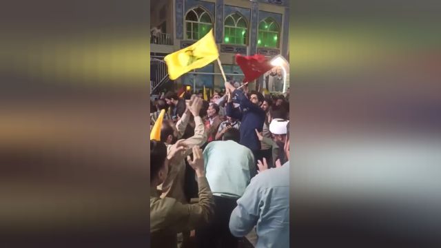 تجمع مردم کرمان در حمایت از عملیات طوفان‌ الاقصی در جوار مزار شهید سلیمانی