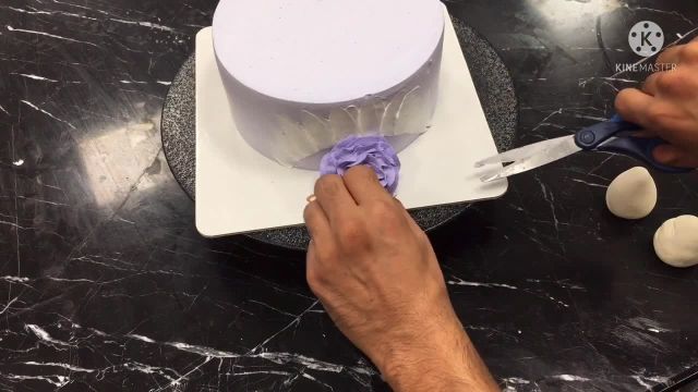 آموزش دیزاین کیک با خامه