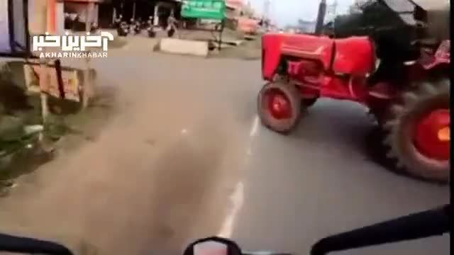 ویدئو تصادف یک موتور سوار با تراکتور