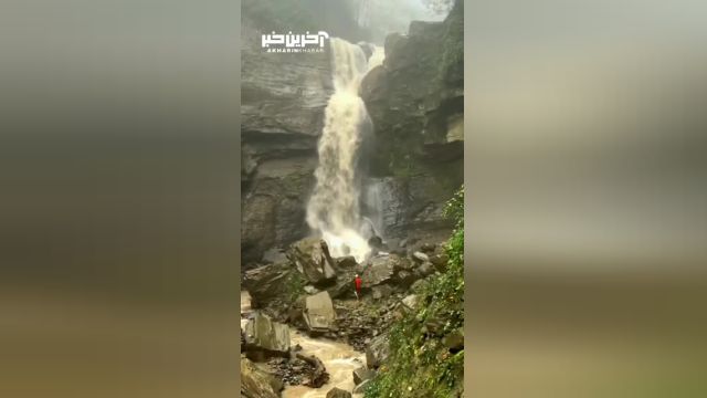 آبشار خروشان جلسنگ در دل جنگل های مازندران