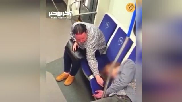 سرقت موبایل مرد خوابیده در مترو توسط یک زن | ویدیو