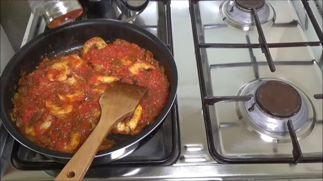 طرز تهیه میگو با سس گوجه فرنگی خوشمزه و مقوی با روشی ساده و آسان