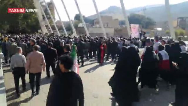 اجتماع گسترده مردم خرم‌ آباد در راهپیمایی 13 آبان
