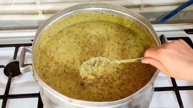 طرز تهیه آش کشک خوشمزه و جاافتاده ایرانی با تمام نکات مهم