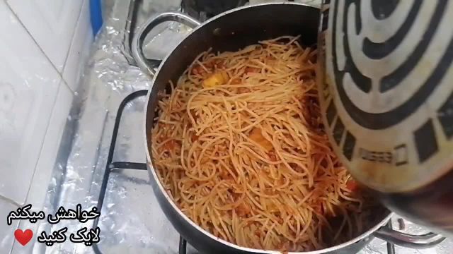 طرز تهیه اسپاگتی با سس آرابیاتا (پاستا آرابیاتا)