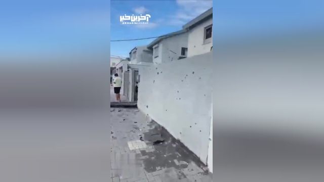 محل اصابت یکی از موشک‌ های مقاومت فلسطین در شهرک صهیونیست نشین عسقلان