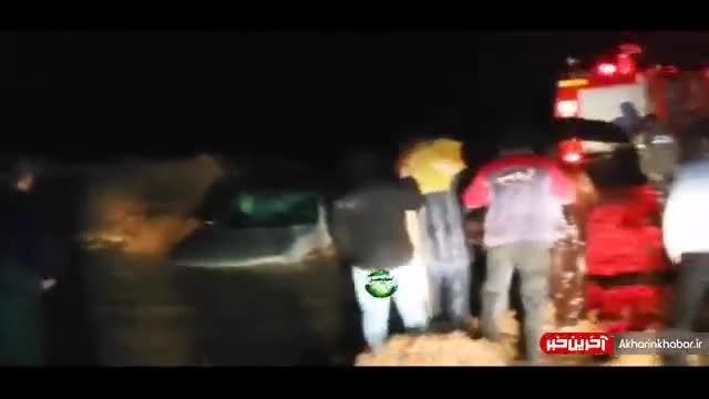 گرفتار شدن مردم در سیلاب شب گذشته در بجستان | ویدیو