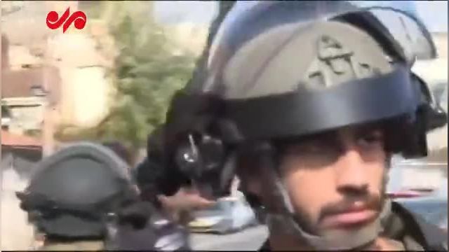حمله علنی صهیونیست‌ ها به خبرنگار TRT و شکستن لنز دوربین + فیلم