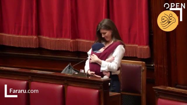 شیر دادن نماینده مجلس به نوزادش خبرساز شد | ویدئو