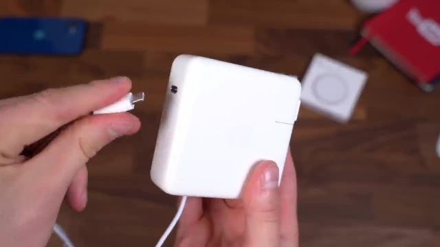 شارژر اپل MagSafe بررسی آینده شارژ آیفون
