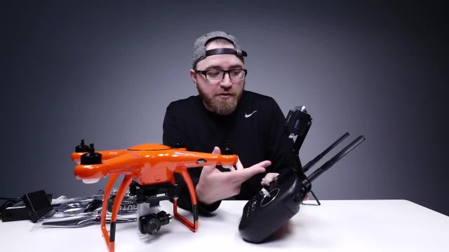 آنباکس و بررسی The Drone