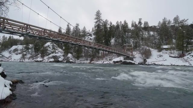 8 ساعت صدای قدرتمند رودخانه زمستانی با طبیعت سرد و یخ زده