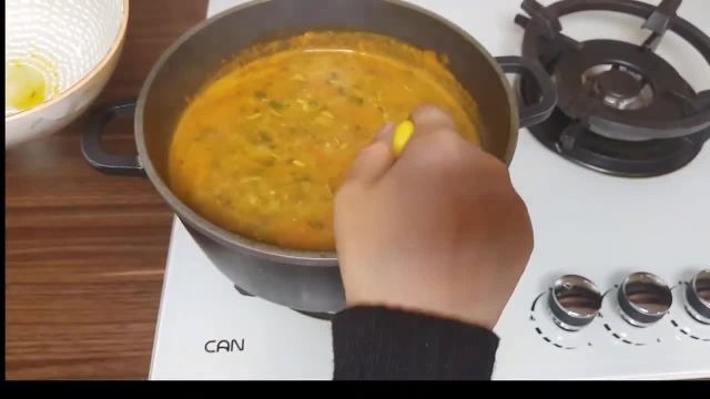 طرز پخت سوپ مرغ و سبزیجات خوشمزه و لعابدار مخصوص سرماخوردگی