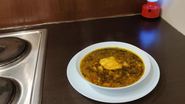 طرز تهیه اشکنه تخم مرغ خوشمزه و مقوی غذای سنتی ایرانی