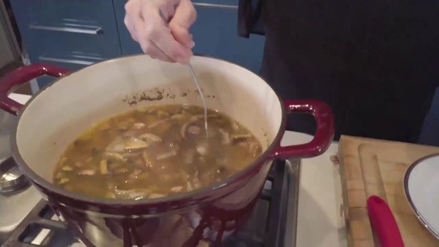 طرز تهیه سوپ قارچ خوشمزه و مقوی با آب مرغ