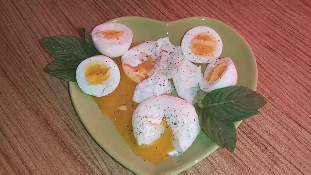 طرز تهیه تخم مرغ آب پز و عسلی به چند روش  ساده
