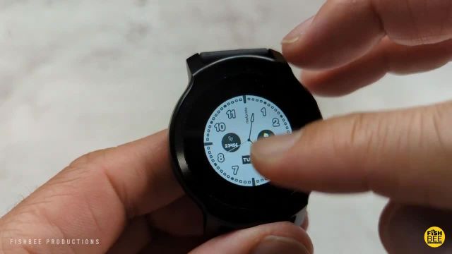 آنباکس و بررسی Motorola MOTO Watch 100
