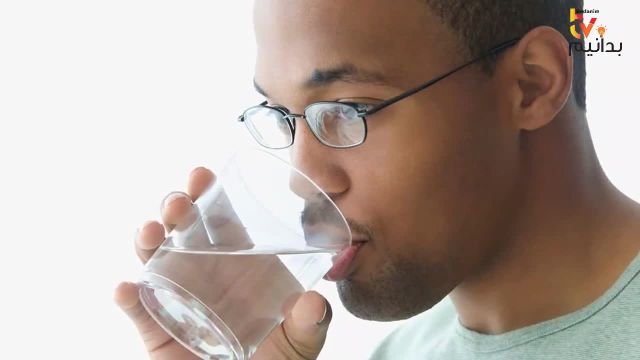 7 اشتباه در نوشیدن آب که 90 درصد مردم آن ها را انجام می دهند!