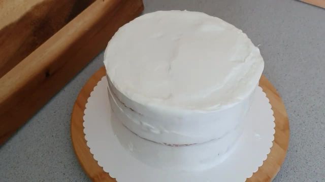 طرز تهیه کیک اسفنجی با روکش خامه ای برای تولد