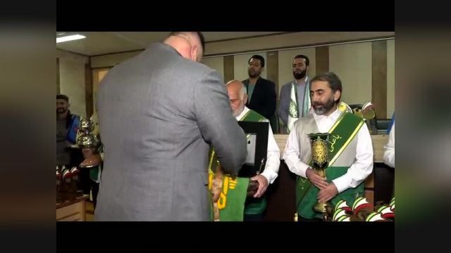 ورزشکار البرزی مدال‌ های خود را به موزه آستان قدس رضوی اهدا کرد