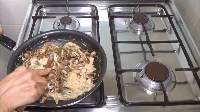 طرز تهیه خوراک قارچ فوری و خوشمزه با دستور ساده و سریع