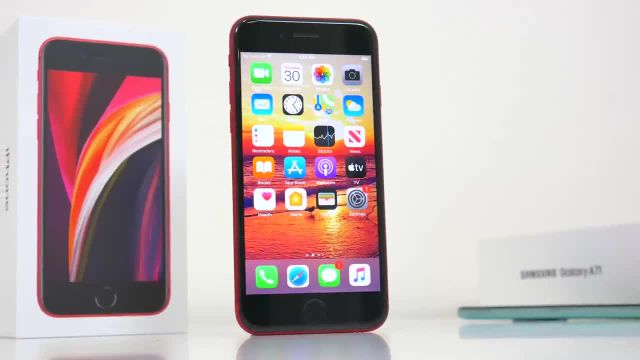 بررسی و مقایسه iPhone SE 2020 و Samsung Galaxy A71
