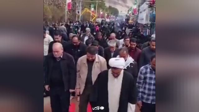 نماز جماعت در محل حادثه تروریستی کرمان: فیلم و راهنمای اقامه